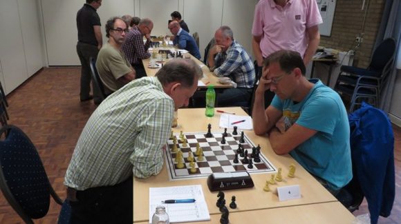 Dubbelschaak 1 wint ternauwernood van Leudal Dubbelschaak 1 wint ternauwernood van Leudal